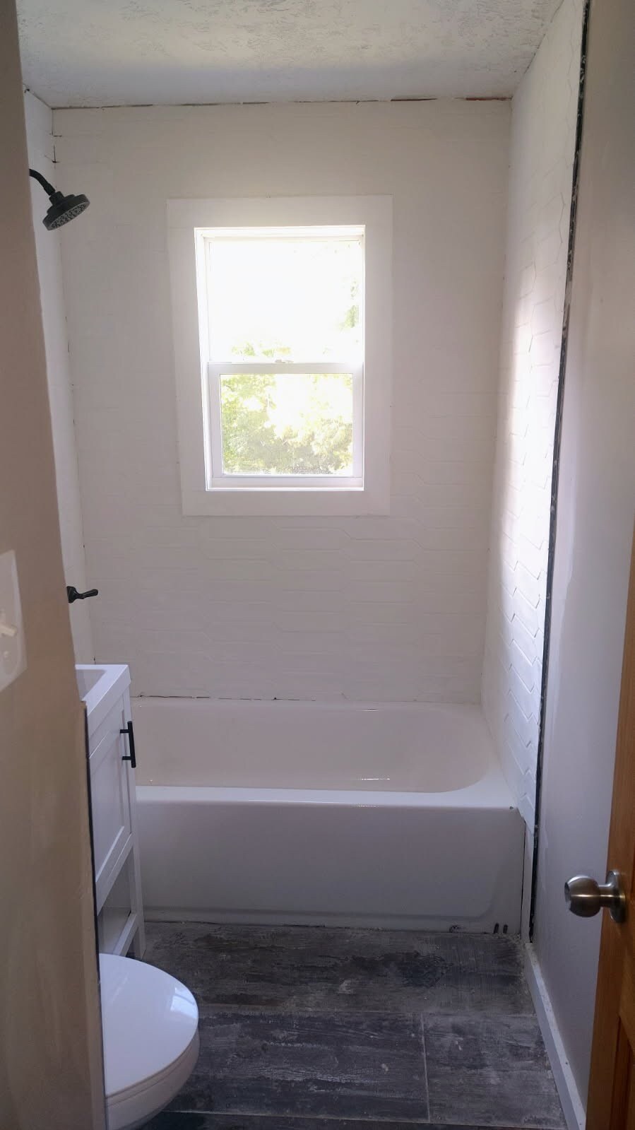 New bath - 2626 Vucrest Ave