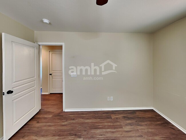 Building Photo - 3774 E Santa Fe Ln