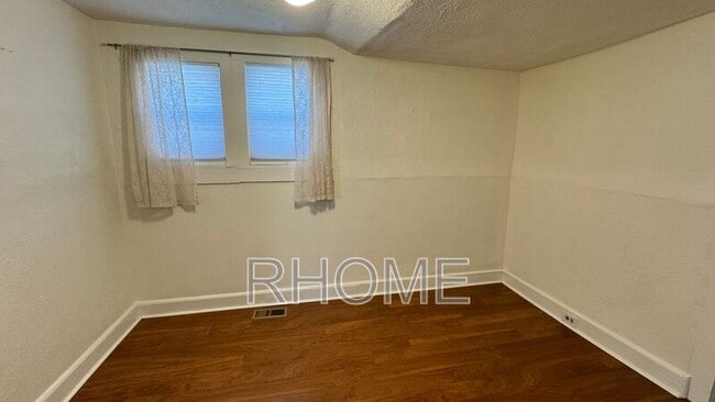 Building Photo - 1054 Wilson Ave S