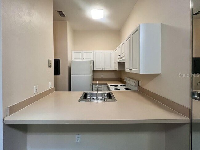 Building Photo - 3911 SW 27th St