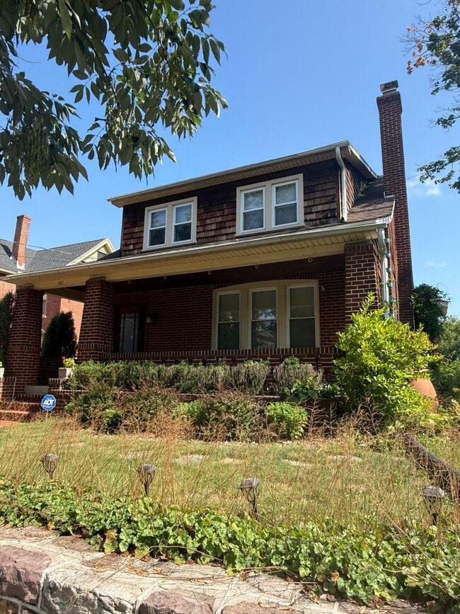 Building Photo - 561 Montgomery Ave