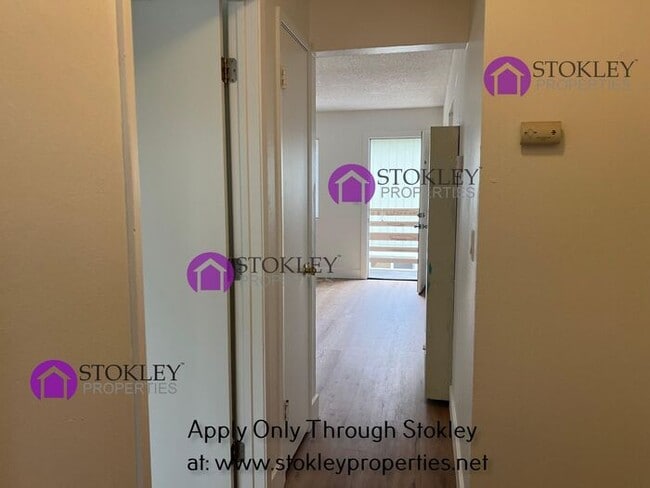 Building Photo - 2405 Applegarth Ln