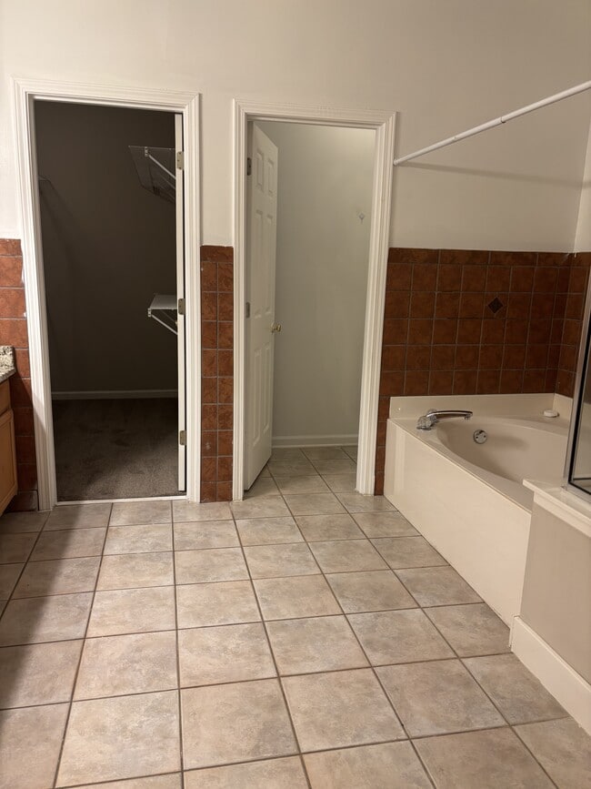 Building Photo - 203 Walnut Gardens Dr