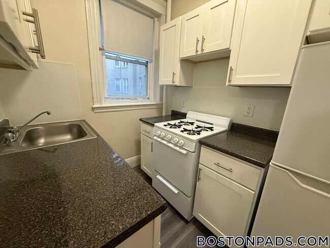 Building Photo - 1185 Boylston St