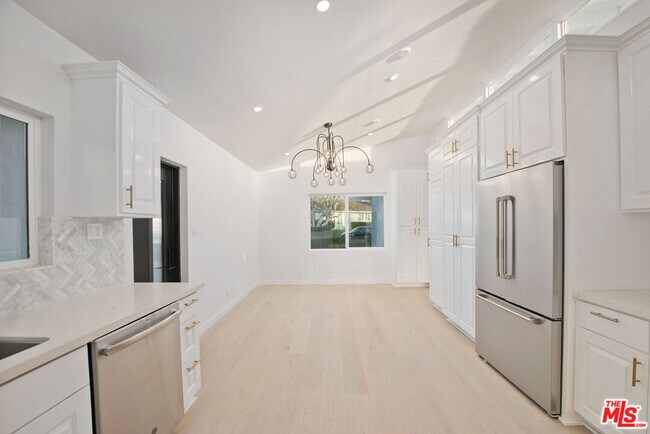 Building Photo - 645 Walther Way