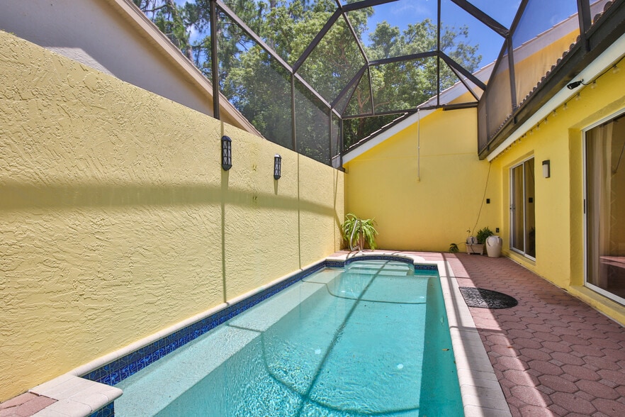 Screened Pool/lanai - 4700 Tivoli Ave
