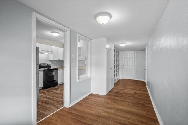 Building Photo - 623 18th Ave N