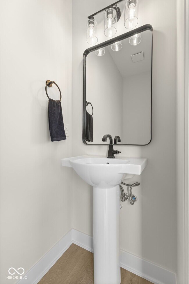 Building Photo - 1405 Deloss St