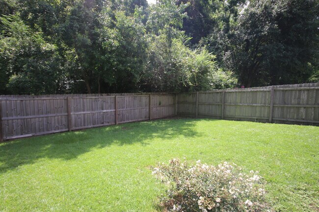 Building Photo - West Pensacola Patio Home Featuring Open Living Design, Stainless Appliances, Private Fenced Yard...
