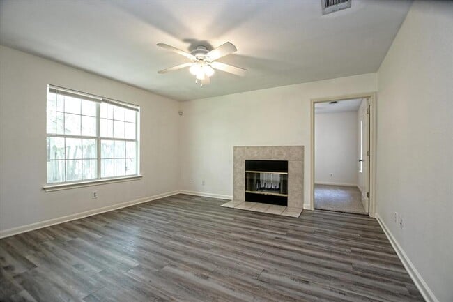 Building Photo - 101 S Mockingbird Cir