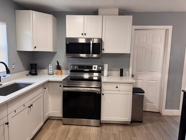 Building Photo - 802 E Emma St