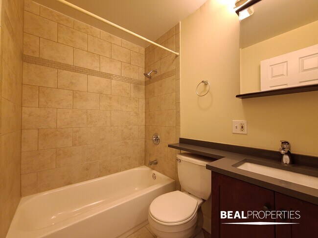 Building Photo - 555 W Arlington Pl