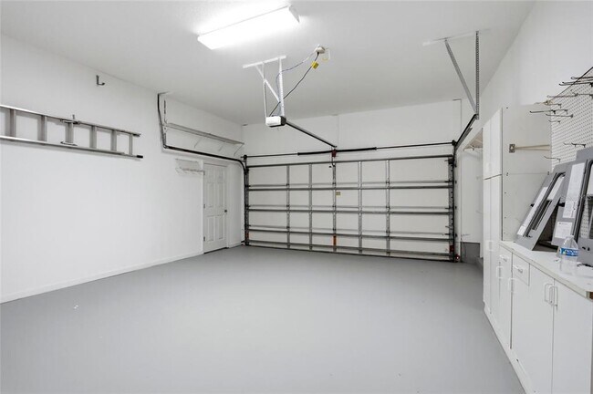 Building Photo - 912 Waterside Dr