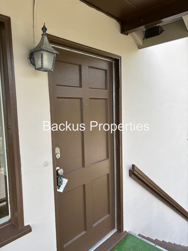 Building Photo - Wonderful two-bedroom home in established neighborhood