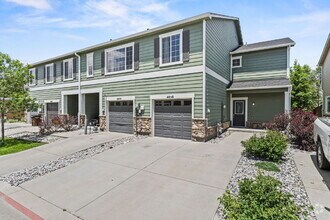 Building Photo - Updated 3-Bedroom Townhome with Private Ya...