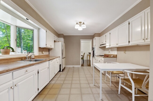 Building Photo - 52 Tannery Ln S