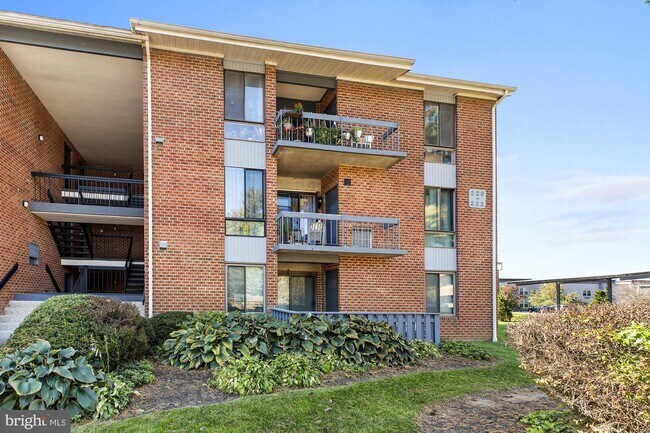 Building Photo - 220 Echelon Rd