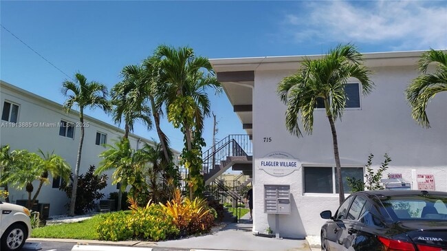 Primary Photo - 715 NE 2nd Ave