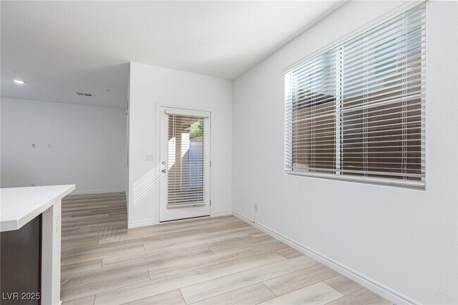 Building Photo - 2532 Vittora Pointe St