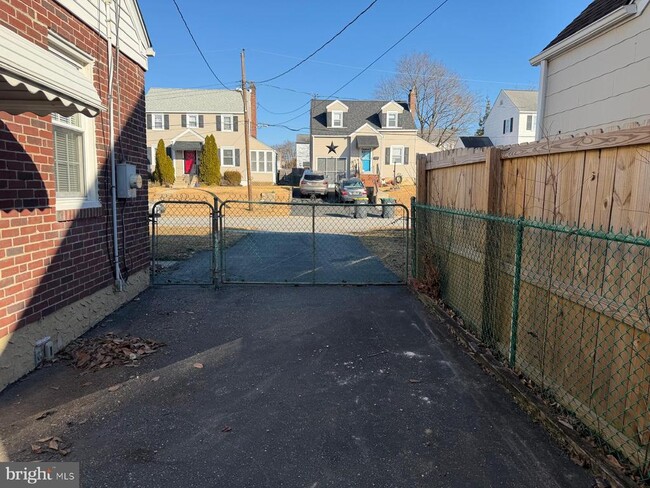 Building Photo - 604 Fallon Ave