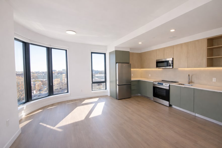 Building Photo - 72 Lott St