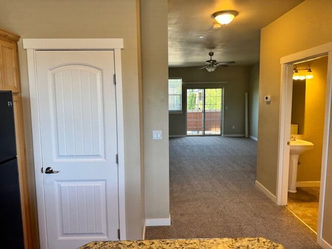 Building Photo - 3 LEVEL CONDO W/ UPGRADES, GARAGE/ FENCED ...
