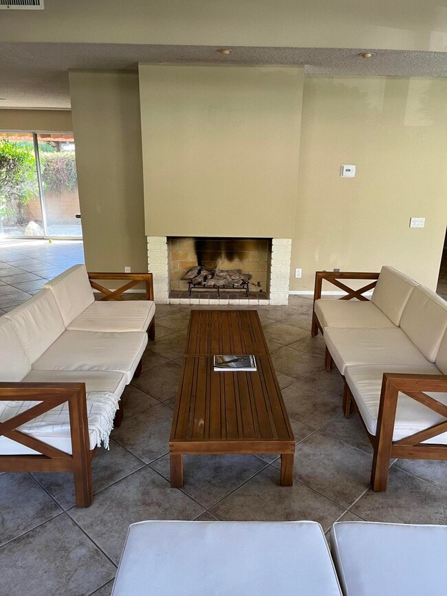 Building Photo - 555 W Baristo Rd