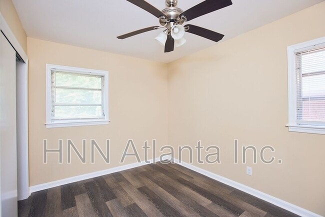 Building Photo - 826 Jefferson Ave SW