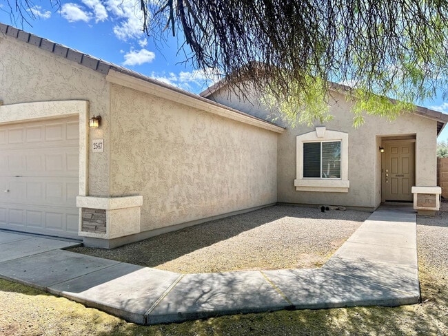 Building Photo - 2547 E San Manuel Rd