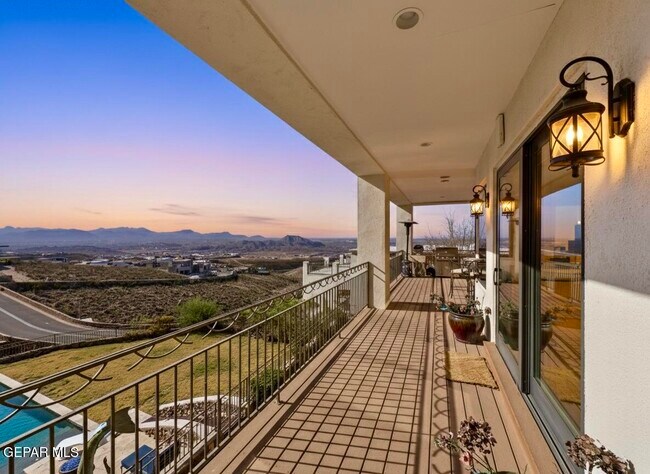 Building Photo - 444 San Clemente Dr