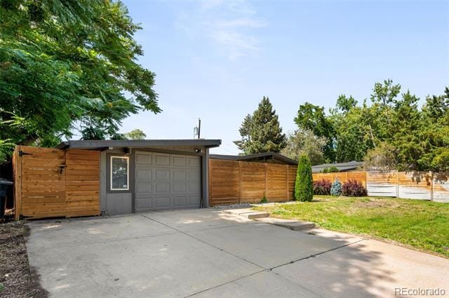 Building Photo - 2465 S Newton St