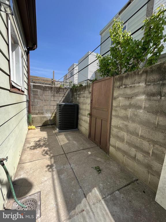 Building Photo - 1522 McKean St