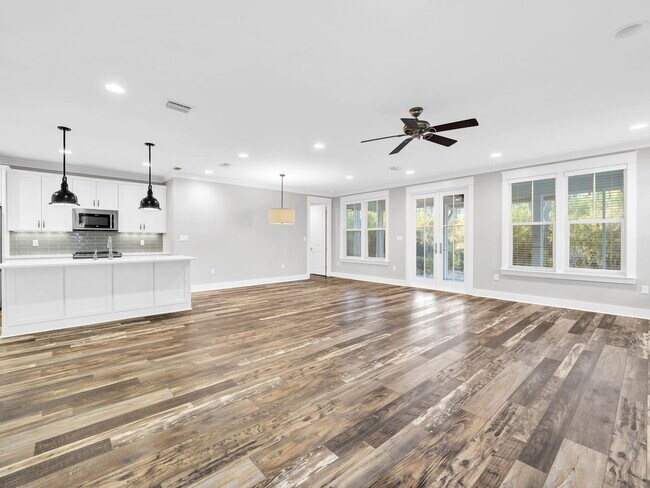 Building Photo - 741 Breakers Street