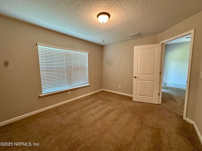 Building Photo - 159 Woodcross Dr