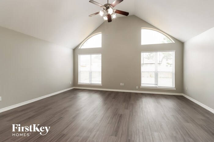 Building Photo - 2210 Shady Pine Dr