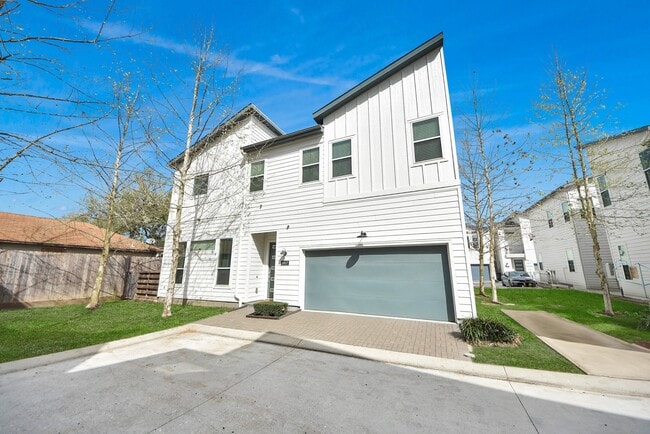 Building Photo - 506 W Donovan St