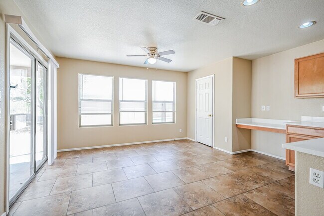 Building Photo - 3221 W Cavedale Dr