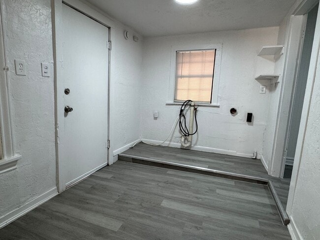 Building Photo - 1505 SW 8th St