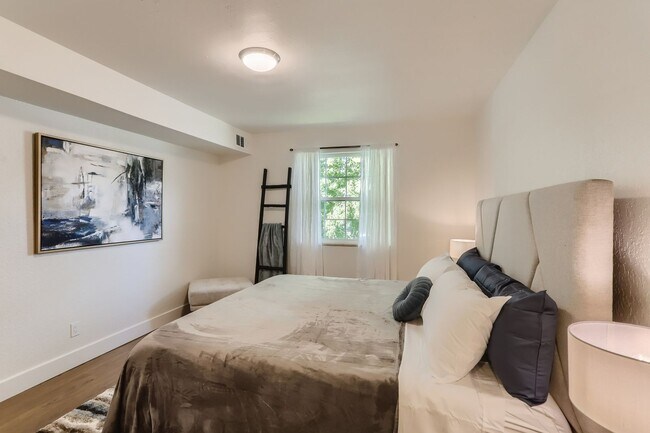 Building Photo - Charming Boulder Condo with Deck, Steps to...
