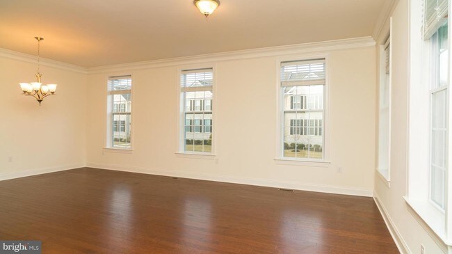 Building Photo - 2 PEACOCK Way