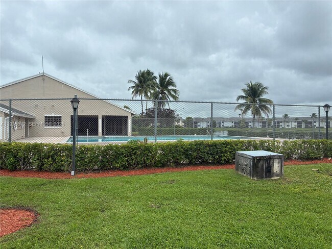 Building Photo - 999 Hamilton Dr