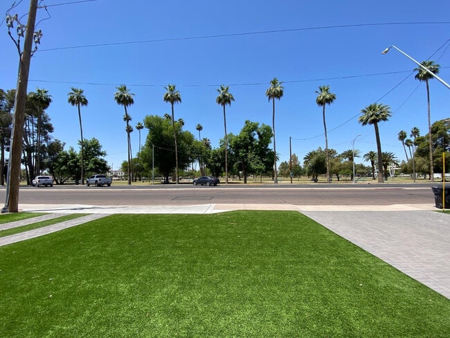 Building Photo - 33 N Hobson