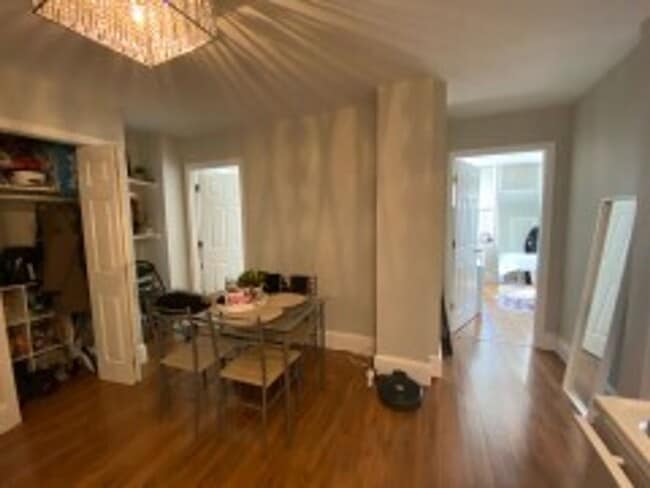 Building Photo - NORTH E. 2 BR Apartment - 6/1/26