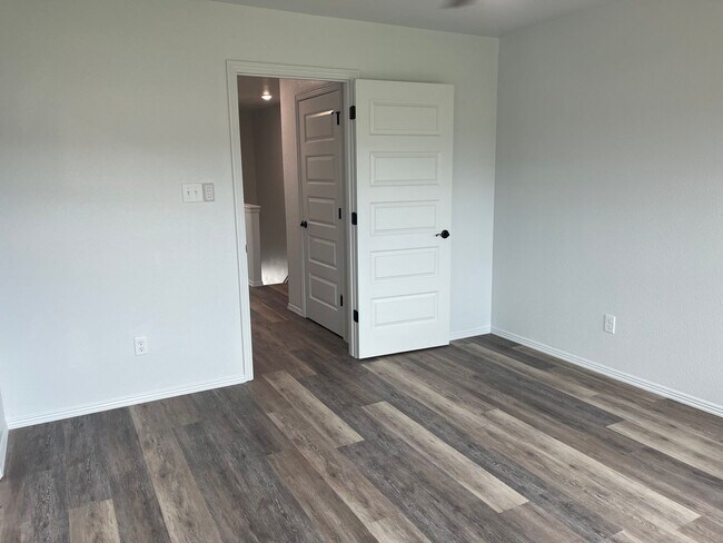 Building Photo - COX-NORTHRIDGE DR-2