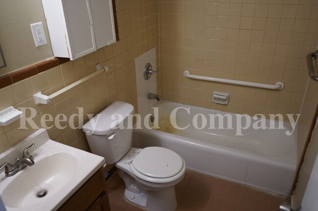 Building Photo - 1631 Gowan Dr