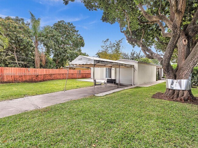 Building Photo - 1459 Rodman St