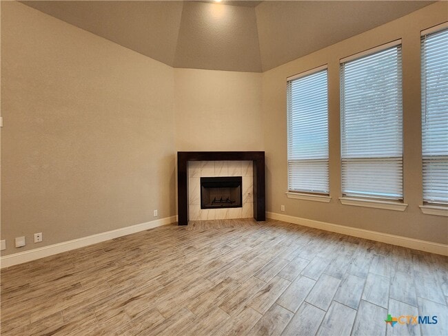 Building Photo - 1113 Carriage Loop