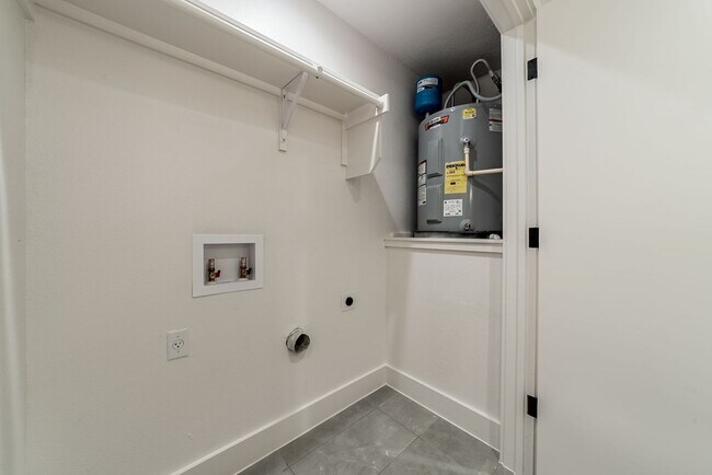 Building Photo - Stunning 2 bed / 2 bath condo in North Austin