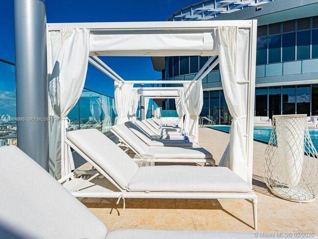 Building Photo - 1000 Brickell Plaza