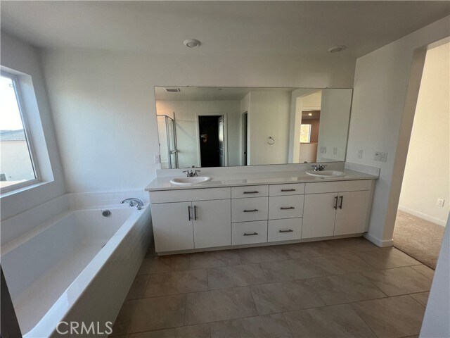 Building Photo - 25783 Branson Dr